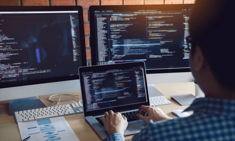 数据科学选型：R与Python如何赋能阿勒泰网站建设？